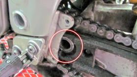 Schwingenlager sind da verbaut wo das Motorrad am dreckigsten ist und der Hochdruckreiniger richtet mehr Schaden an als da� er nutzt. Ist das Fett erstmal ausgewaschen, ist das Lager verloren. Rechtzeitiges Nachfetten beugt dem vor.