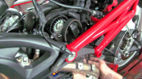 Im Motorradbereich eher selten, aber z.B. bei Ducati konstruktiver Bestandteil, sind Zahnriemen, die nach begrenzter Laufleistung gewechselt werden m�ssen.